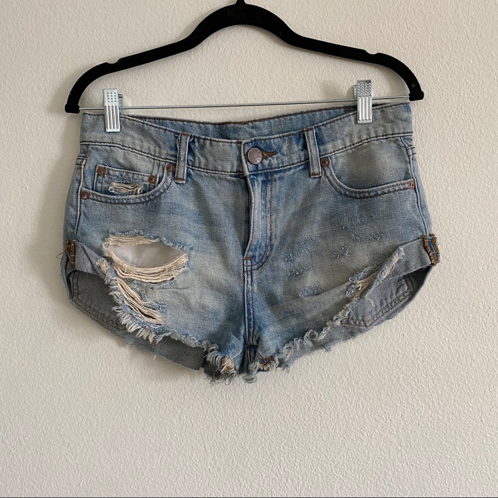 BDG URBAN OUTFITTERS DENIM SHORTS